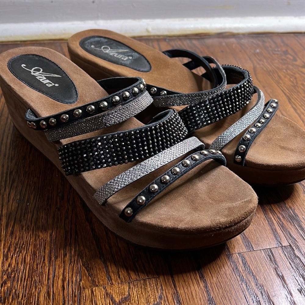Beautiful wedges women’s size 41 fits USA 9